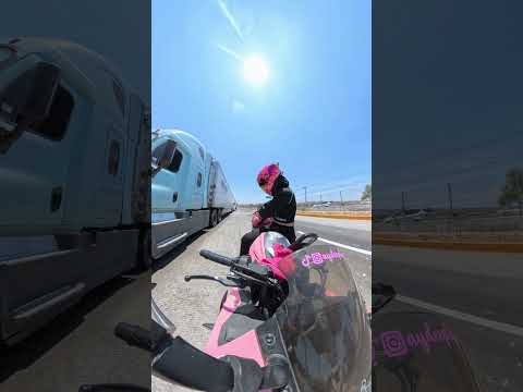 A veces es complicado para un Biker pagar casetas cuando andas en Moto #motos #bikergirl #motovlog thumbnail