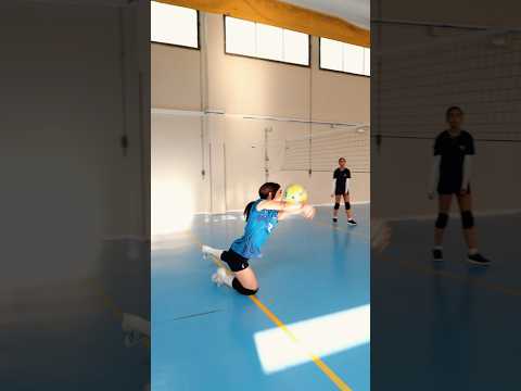 NON DEVI GIOCARE BENE !!! #volleyball #women #education #sports thumbnail