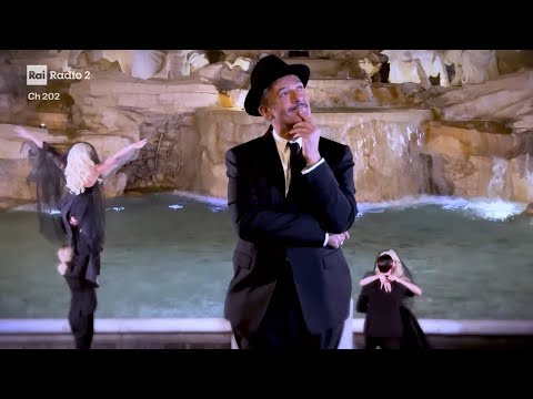 Omaggio a Fellini e Muccino: Fiorello canta "Arrivederci Roma" - La Pennicanza 20/05/2026 thumbnail