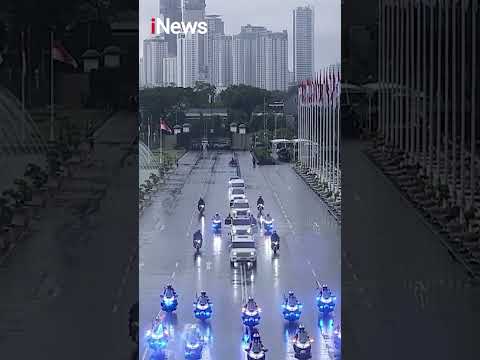 Momen Mobil Iring-iringan Prabowo Tiba di Gedung DPR di Tengah Hujan, Disambut Puan Maharani thumbnail