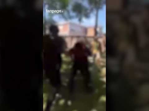 Parma, gruppo di studenti accerchia e aggredisce due docenti davanti a scuola thumbnail