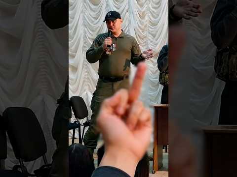 Студенты осадили вербовщика thumbnail