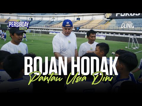 Semangat Para Peserta Dilatih Pemain dan Pelatih PERSIB di Coaching Clinic thumbnail