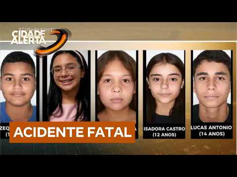 GO: cinco estudantes morrem após van escolar colidir com caminhão thumbnail