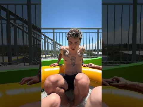Un día en un parque acuático thumbnail
