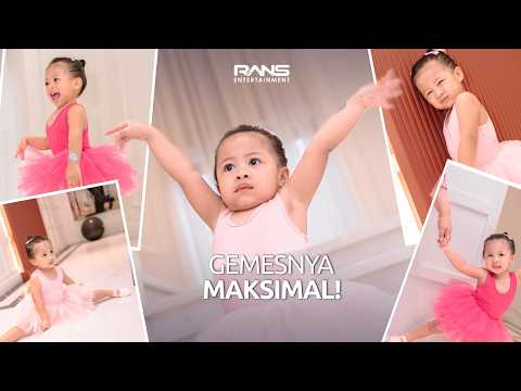 LILLY BISA POSE BALET SAMBIL FOTO! NAGITA CIPUNG BANGGA! thumbnail