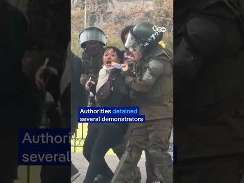 Protesters clash with police in Chile, again | DW News thumbnail