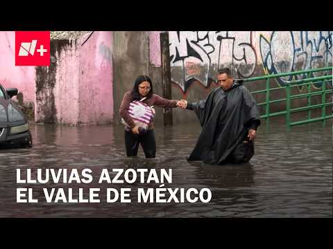 Lluvias colapsan el Valle de México; habitantes se emplayan los pies para cruzar inundaciones thumbnail