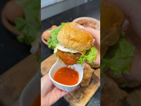 Tự làm Hamburger gà cay ú ụ siu chất lượng thumbnail