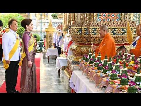 'ในหลวง-พระราชินี' เสด็จฯ พระราชพิธีมหามงคลเฉลิมพระชนมพรรษา 4 รอบ thumbnail