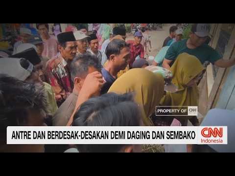 Warga Rela Antre Demi Daging Kurban dan Voucher Gratis thumbnail
