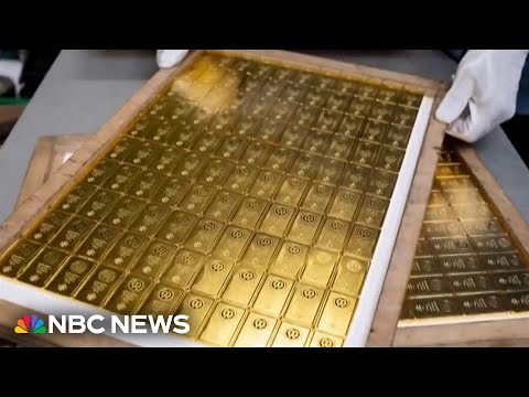 Former CIA officer accused of stashing 300 gold bars in his house thumbnail