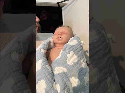 Meeting their baby sister! 🥰 (full story in the comments) thumbnail