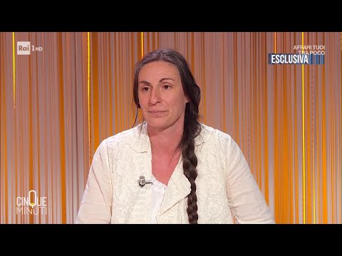 La "mamma del bosco": "Rispetto per i nostri diritti di genitori e figli" - Cinque Minuti 27/05/2026 thumbnail