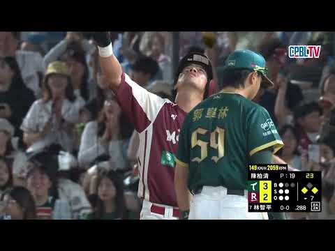 05/30 台鋼 VS 樂天 七局下，林智平兩出局後代打成功，敲出安打送回追平分 thumbnail