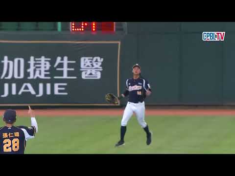 05/27 中信 VS 台鋼 一局下，吳念庭在兩出局後打出二壘安打，緊接著魔鷹保送上壘，可惜隊友未能把握機會留下殘壘 thumbnail