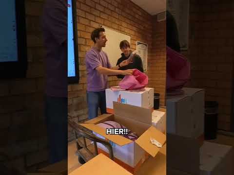 En Milan had de dag van zijn leven met dit cadeautje 😅… thumbnail