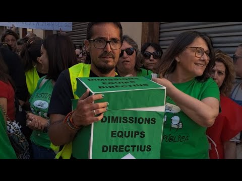 Dimiten en bloque más de 200 directores de colegios de la Comunitat Valenciana - laSexta Noticias thumbnail