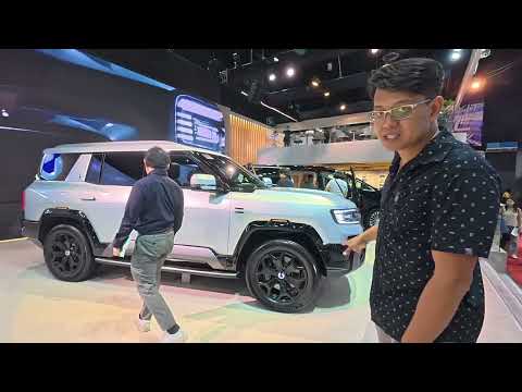 Denza B8 Luxury SUV thumbnail