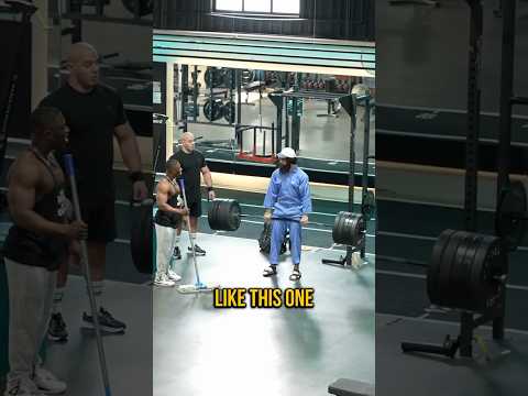Deadlift with the MOP ? #anatoly #gym #prank thumbnail