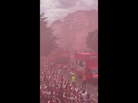 ¡INCREÍBLE celebración del ARSENAL como CAMPEÓN de la PREMIER LEAGUE! thumbnail