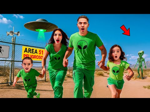 VIAJANDO Solo de COLOR VERDE al ÁREA 51 👽 Por Una Semana  thumbnail