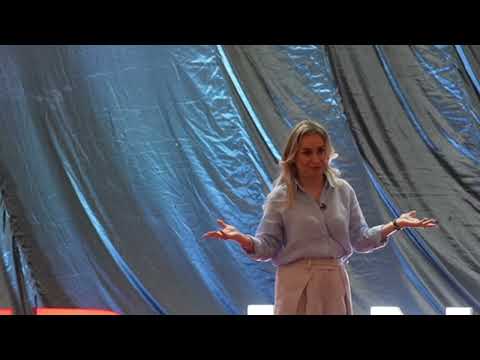 Sərhədləri birlikdə aşaq | Vahida Rzayeva | TEDxUNEC thumbnail