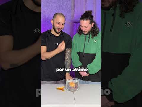 Riesci a far sprofondare il mandarino? 🍊 thumbnail