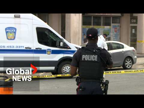 Man dead, 'armed and dangerous' suspect sought after daylight stabbing in Mississauga thumbnail