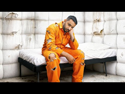 اخر شخص يطلع من الحبس الانفرادي يفوز🤯🔥 !! thumbnail