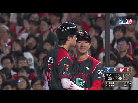 05/27 富邦 VS 味全 七局下，味全雖有兩支安打、保送及雙盜壘的推進機會，但最終還是未能拿下分數 thumbnail