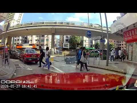 車CAM直擊 - 人地都未郁車...呢位的士司機咁都可以隊埋去？？真係一個謎 😂 thumbnail
