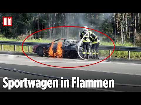 BRANDENBURG: Ein Auto fängt plötzlich Feuer! Sportwagen brennt auf A10 aus thumbnail