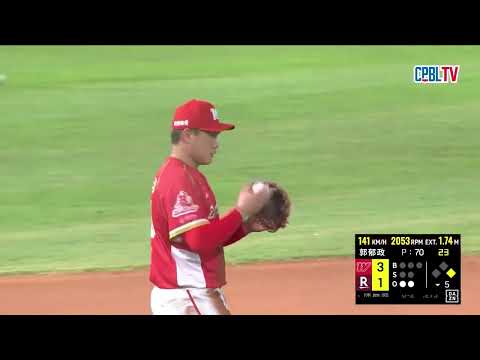 06/03 味全 VS 樂天 五局下，樂天兩人出局後攻占二壘，但適時一擊仍未出現，留下殘壘 thumbnail