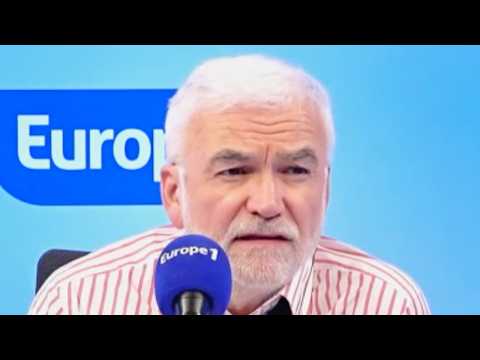 "On a forcé mes enfants à manger par terre" : Une mère de famille témoigne sur le périscolaire thumbnail