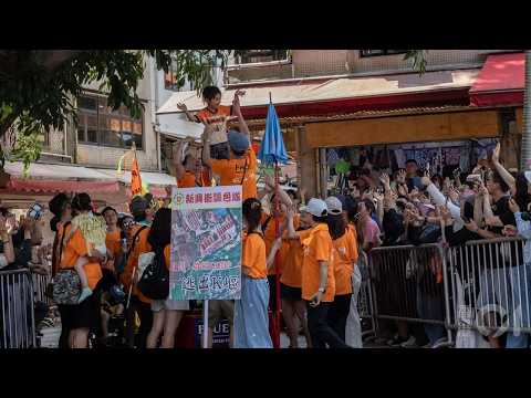 01直播LIVE｜2026-05-24　長洲太平清醮飄色巡遊下午出場　20台飄色諷刺圍標及油價高｜01新聞｜長洲｜太平清醮｜飄色｜色芯 thumbnail