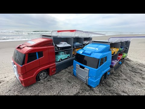 Disney Cars on the beach☆Put them into the blue and red Convoy truck thumbnail