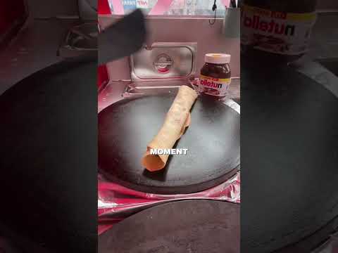 Kleines Mädchen sparte 3 Tage für eine Crepe thumbnail