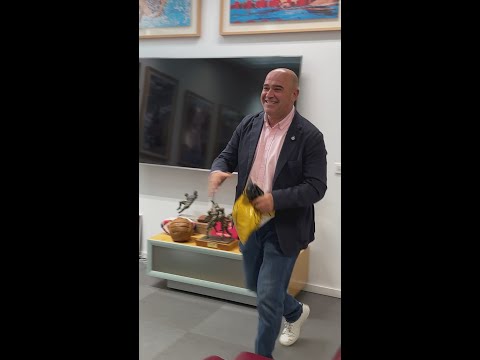 RONCERO ya está PREPARADO para el MUNDIAL: OJO con el REGALO que le han hecho de la SELECCIÓN thumbnail