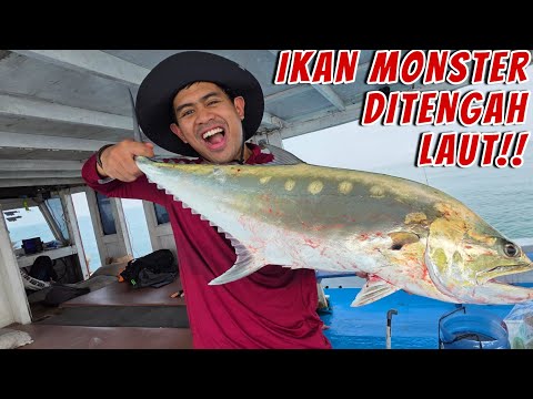 PERTAMA KALI MANCING DAN MAKAN DI TENGAH LAUT, DAPET IKAN MONSTER thumbnail