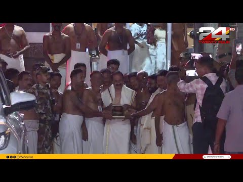 ശ്രീ പദ്മനാഭ സ്വാമി ക്ഷേത്രത്തിൽ ദർശനത്തിനെത്തി വി ഡി സതീശൻ thumbnail