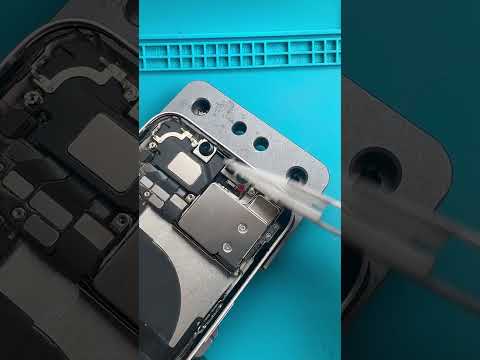 เมื่อรับงานซ่อมนอกสถานที่ ￼เปลี่ยนแบต iPhone 13 thumbnail