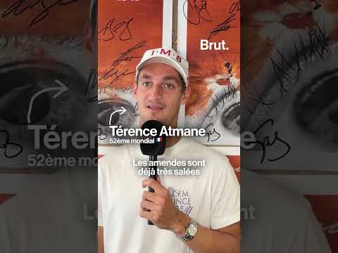 Roland-Garros : pourquoi les joueurs de tennis cassent leurs raquettes ? thumbnail