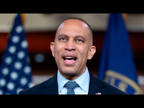 Hakeem Jeffries torched for vowing to ‘break’ MAGA movement thumbnail