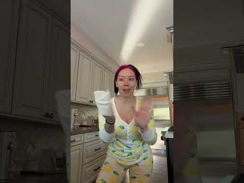 A QUICK TUTORIAL ON HOW GIRLS WITH LONG NAILS WIPE 🙂🚽💅 #funny #trendingshorts #nails thumbnail