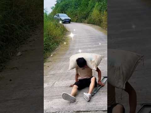 A poor man's  burden became lighter...thanks to a kind-hearted driver. #short,#kindness,#help,#love thumbnail