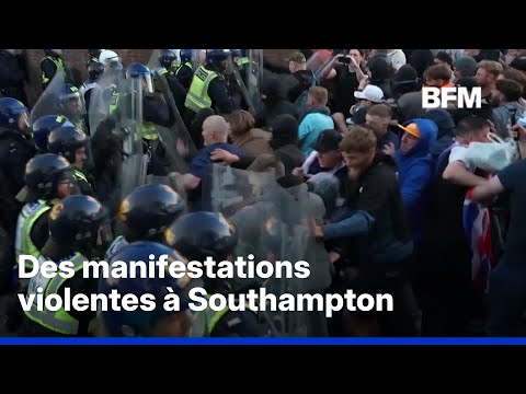 Des manifestants affrontent la police en Angleterre après le meurtre d'un étudiant thumbnail