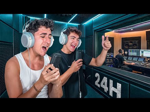 ASÍ es UN DÍA siendo CANTANTES *creamos la canción del verano* thumbnail