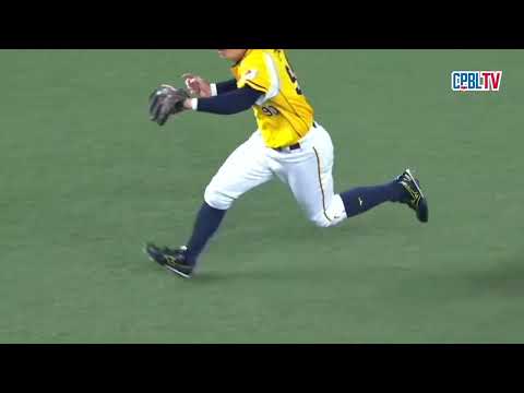 06/03 統一 VS 中信 五局上，中信二游展現銅牆鐵壁的防守，幫助羅戈再度送出三上三下 thumbnail