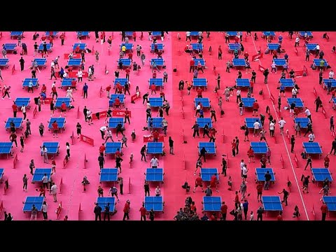 Vidéo : 7 000 joueurs s'affrontent lors d'un immense festival de tennis de table à Moscou thumbnail